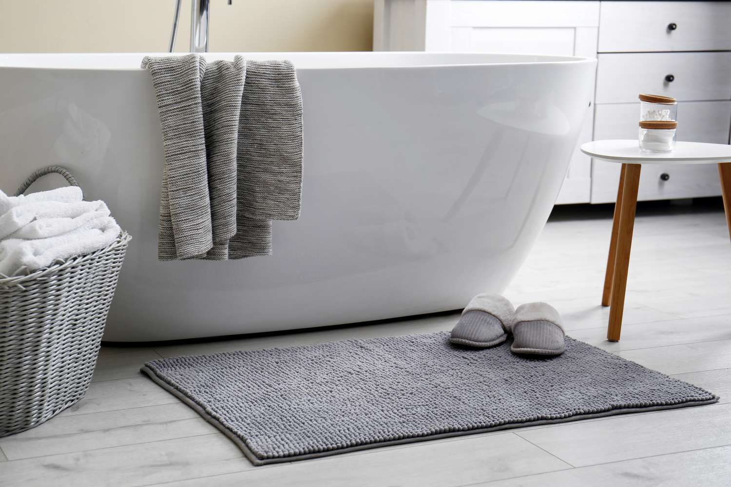 how-to-wash-a-bath-matt-GettyImages-1412416599-4a451b7894784be0bbbc438018d41f7f